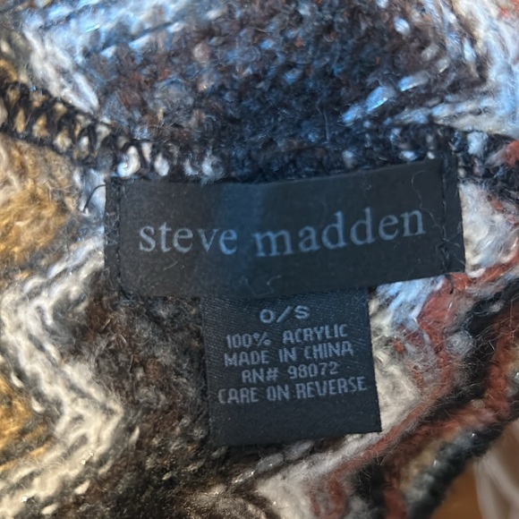 Chevron Patterned Infinity Scarf - Picture 3 of 3